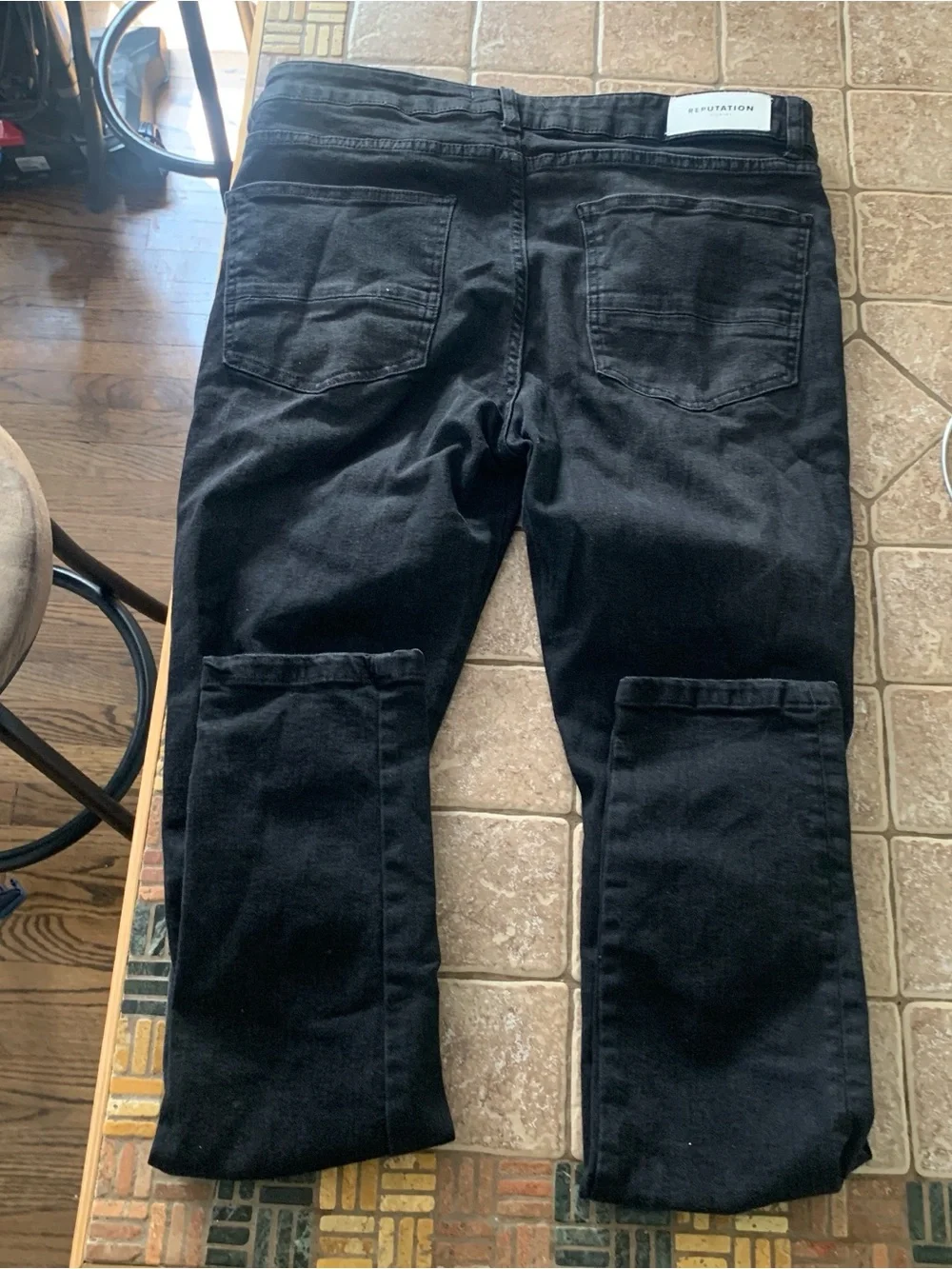 Reputation studies black skinny jeans